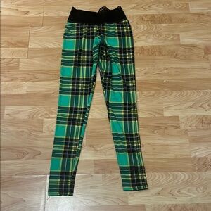 ‼️NWT‼️Cute Booty Lounge Plaid Leggings Green Black Small